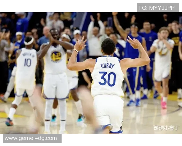 勇士与掘金季后赛对决库里展现绝佳状态引发球迷热议 勇士与掘金季后赛对决库里展现绝佳状态引发球迷热议