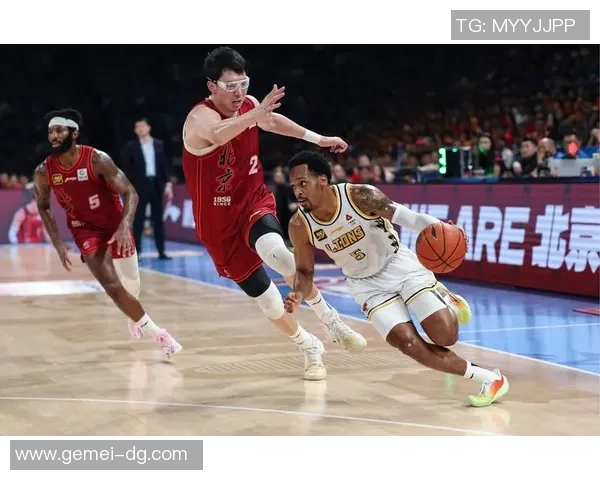 周琦的篮球之路：从青涩少年到国际赛场的闪耀明星